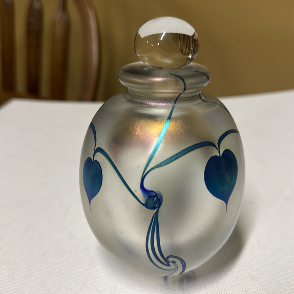 Robert Eickholt 1986 Glass Perfume Bottle Iridescent Hearts and Vines Signed